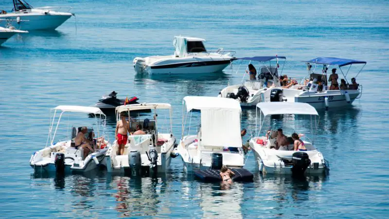 GUIDA: Quale motore fuoribordo scegliere per una barca?