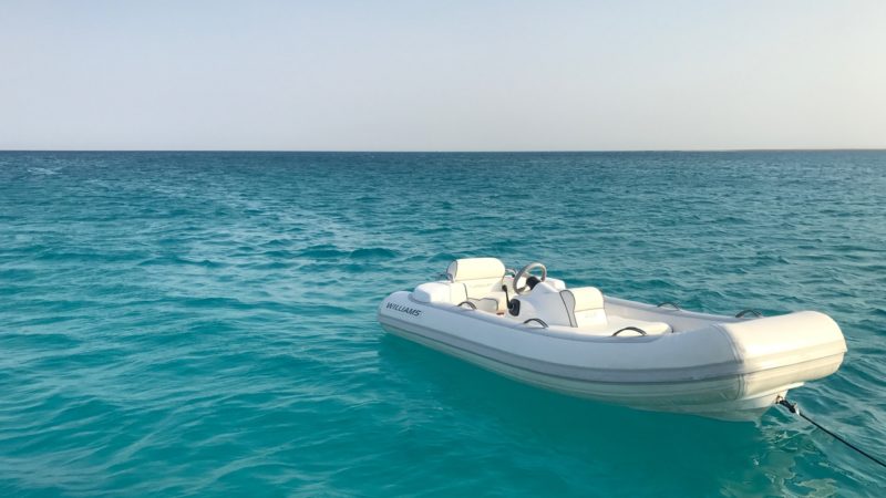 Quel moteur électrique pour un bateau pneumatique ?