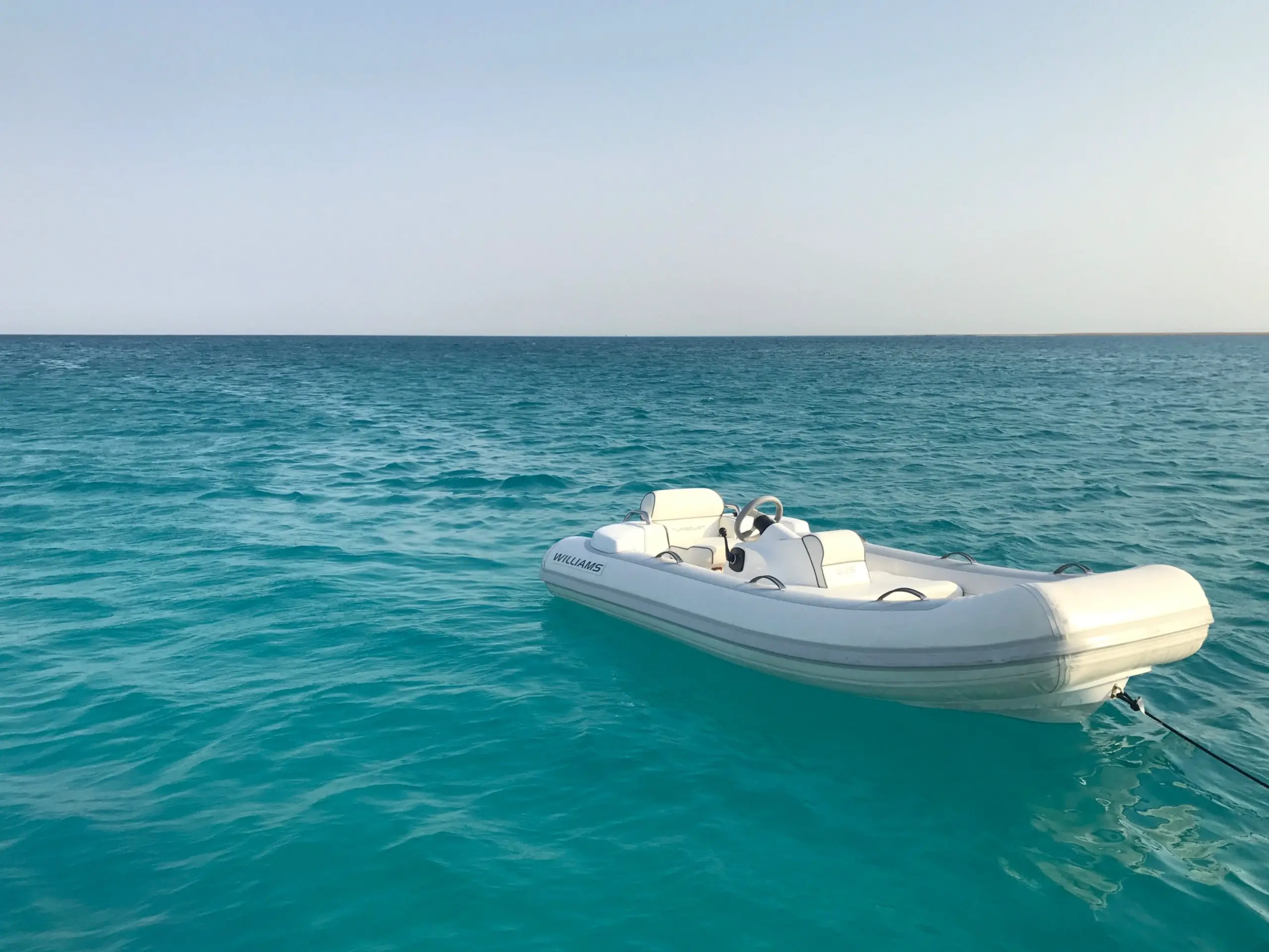 Quel moteur électrique pour un bateau pneumatique ?